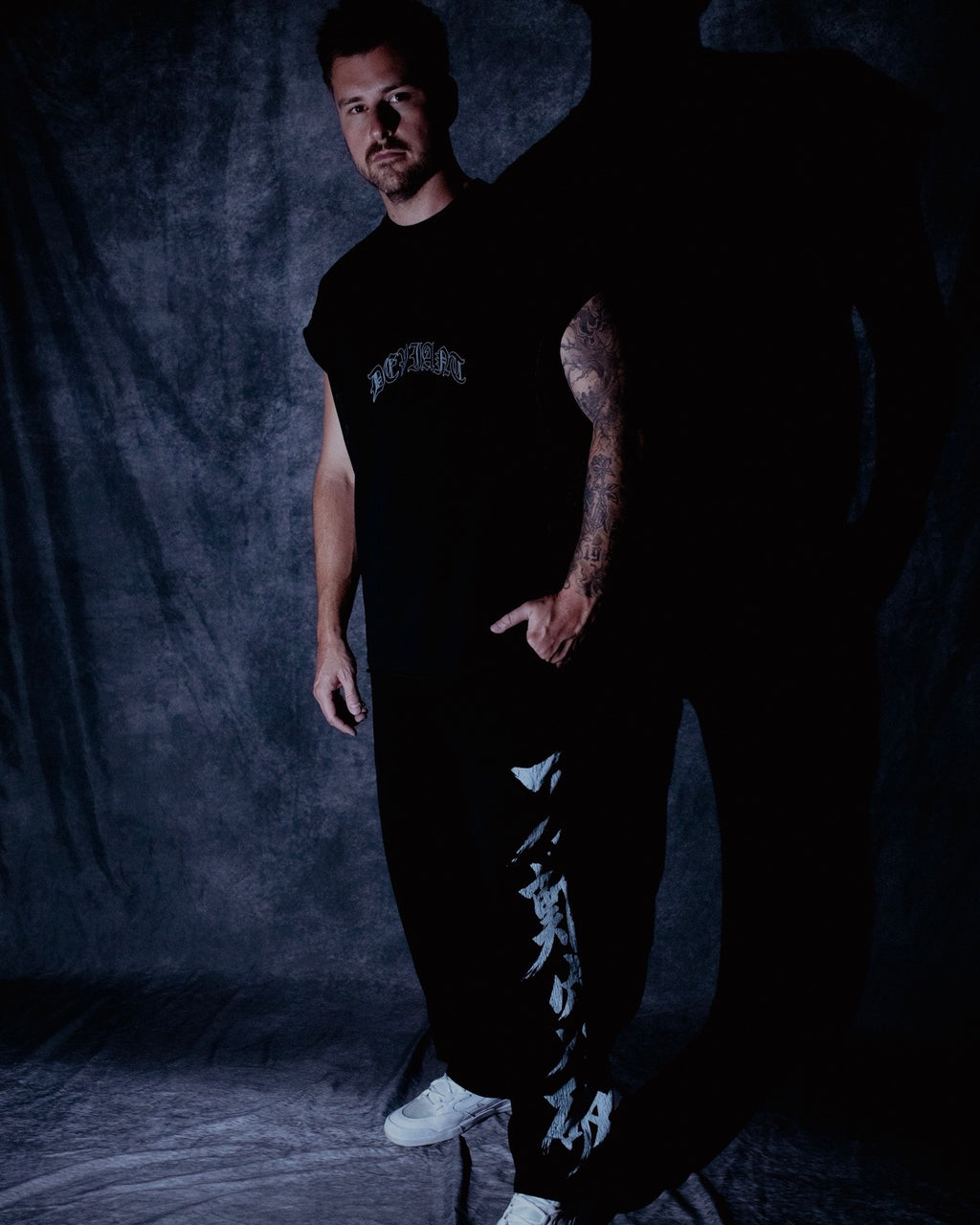 LIMITED 万難笑碳 JOGGERS