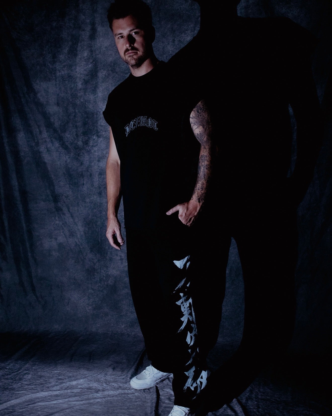 LIMITED 万難笑碳 JOGGERS