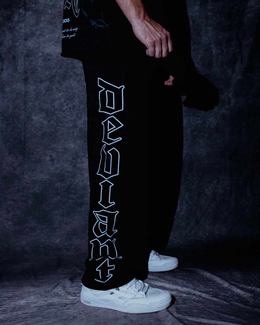 LIMITED 万難笑碳 JOGGERS