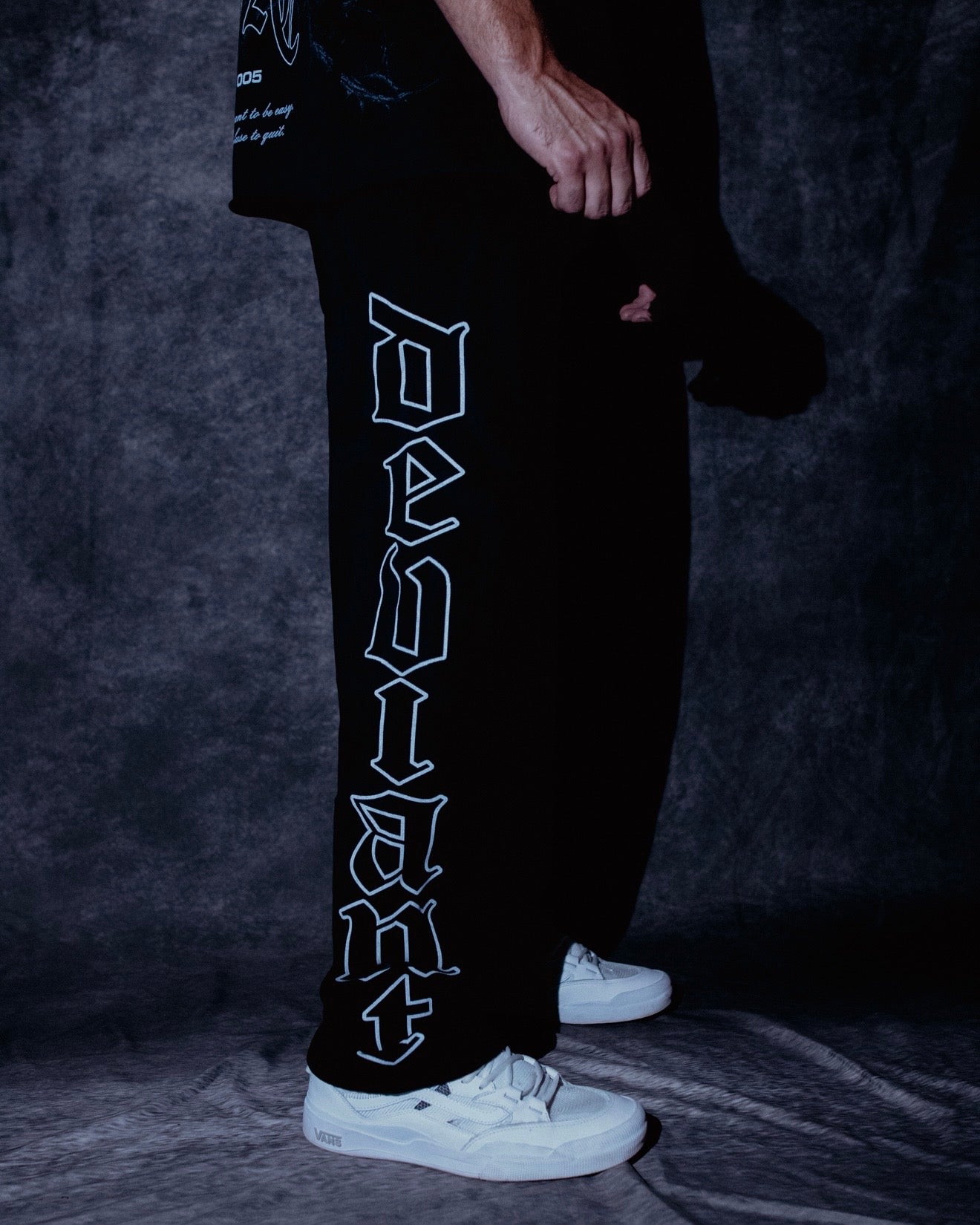 LIMITED 万難笑碳 JOGGERS