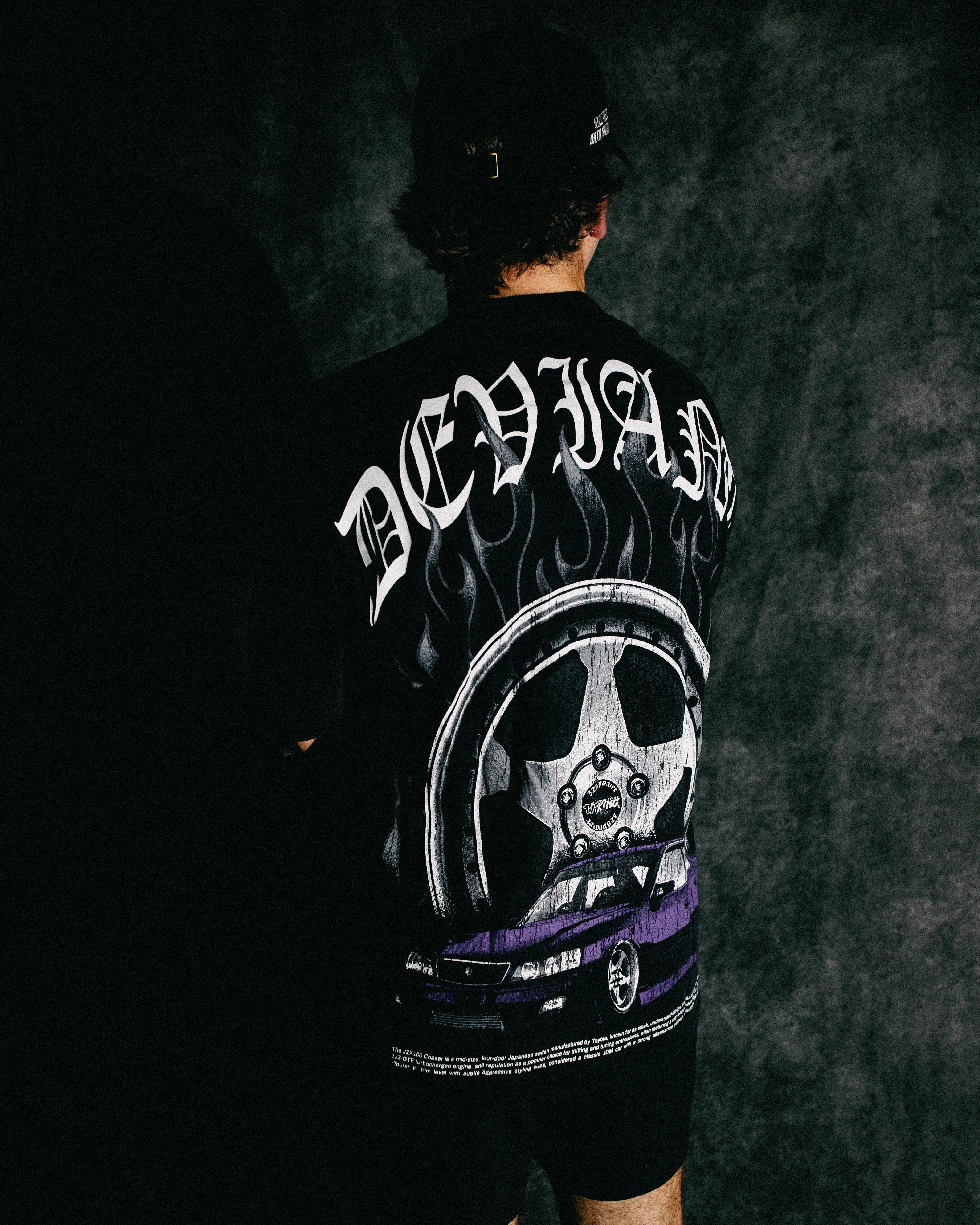 L'Appartement CHASER Graphic T-シャツ◆新品 Toyota Chaser Black T-Shirt | Zumiez